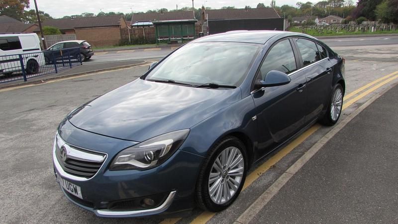 Used Vauxhall Insignia Design Edition 170 HP (125 kW) 2017 Blue Hatchback