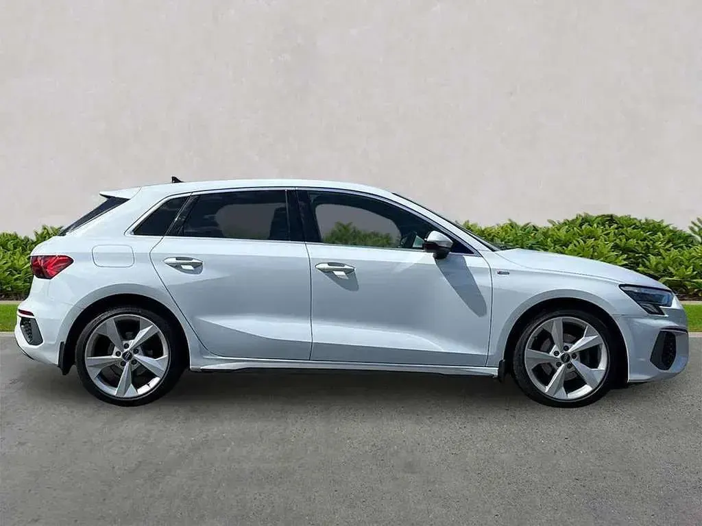 Used Audi A3 S-Line 108 HP (79 kW) 2022 White Sedan
