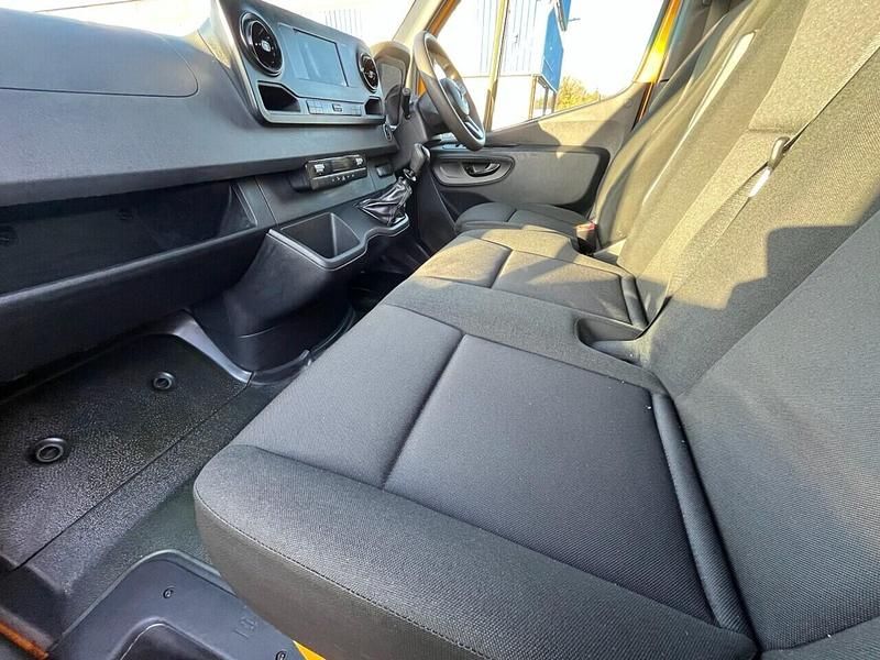 Begagnad Mercedes Sprinter Progressive 2021 Gul Van