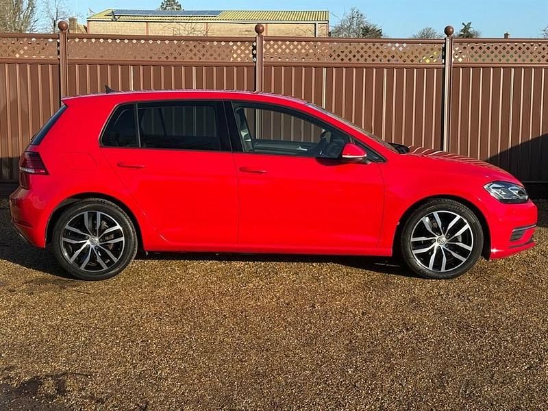 Used VW Golf VII SE 110 HP (80 kW) 2018 Red Hatchback