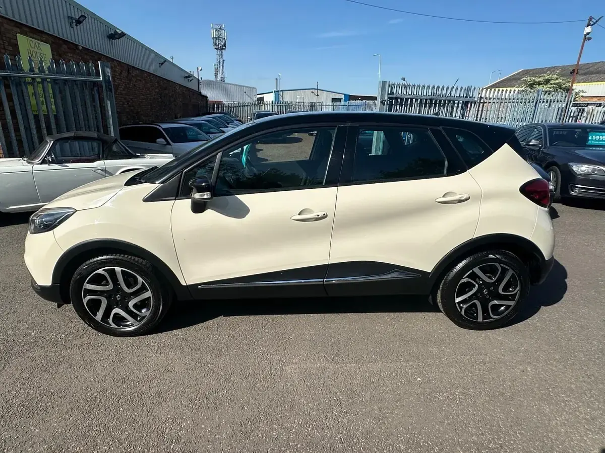 Usado Renault Captur Dynamique 90 CV (66 kW) 2014 Beige SUV