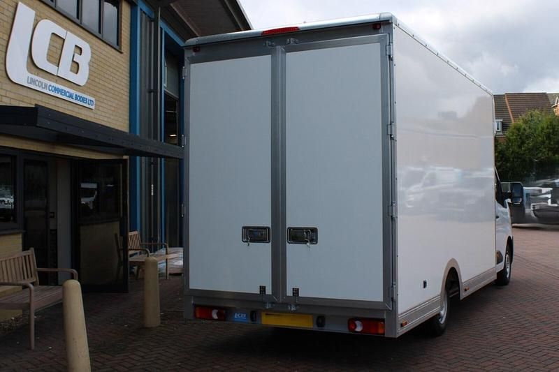 New Renault Master 150 HP (110 kW) 2026 White MPV