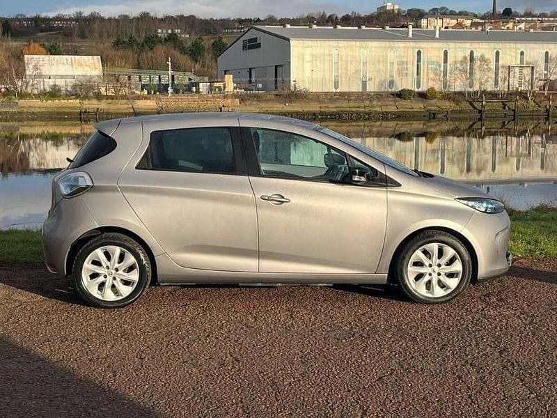 Used Renault Zoe Dynamique 64 kW (88 HP) 2015 Grey Hatchback