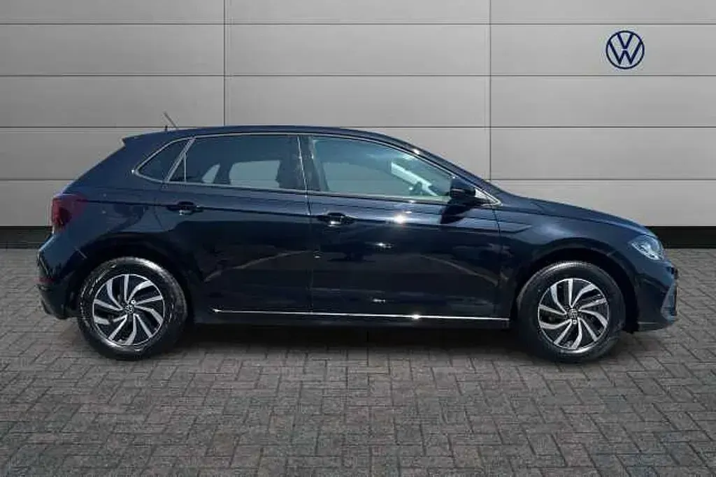 Used VW Polo Life 80 HP (58 kW) 2023 Black Hatchback