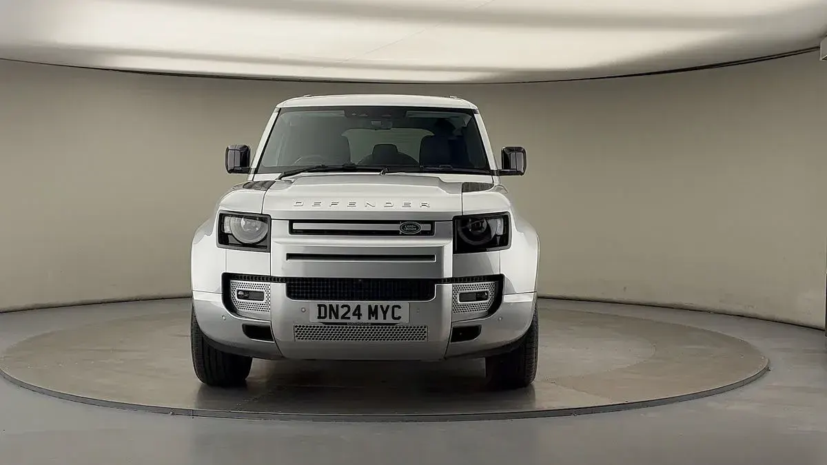 Used Land Rover Defender S 250 HP (183 kW) 2023 Hakuba silver SUV
