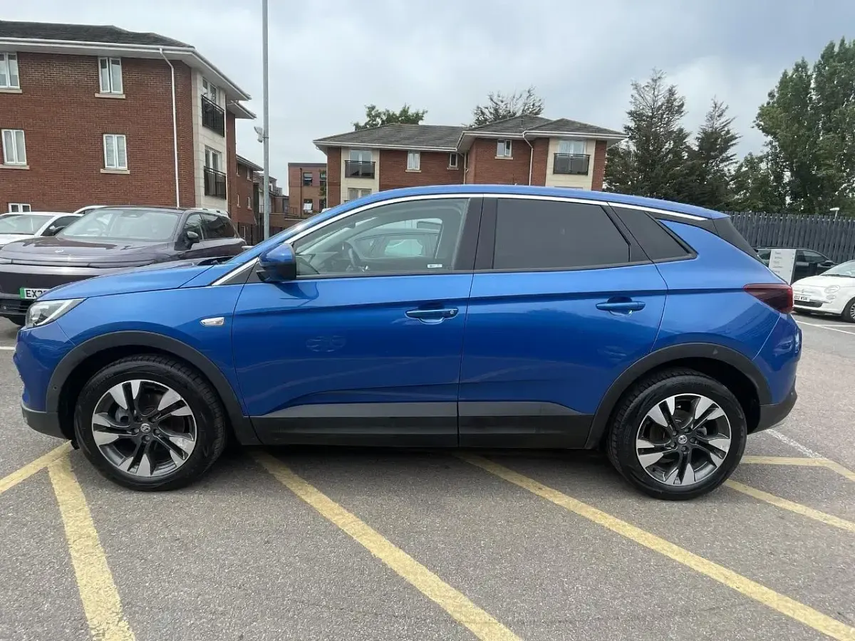 Used Vauxhall Grandland X Sport 128 HP (94 kW) 2018 Blue SUV