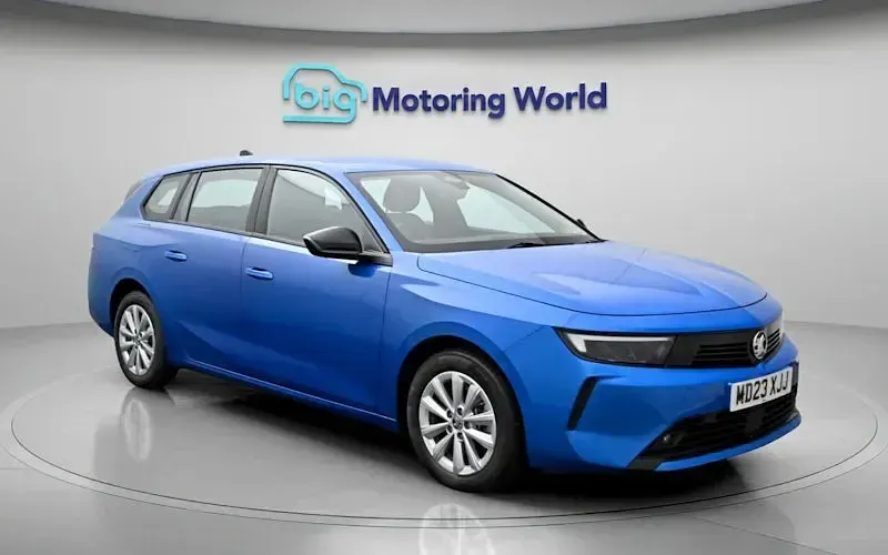 Used Vauxhall Astra Design Edition 131 HP (96 kW) 2025 Estate