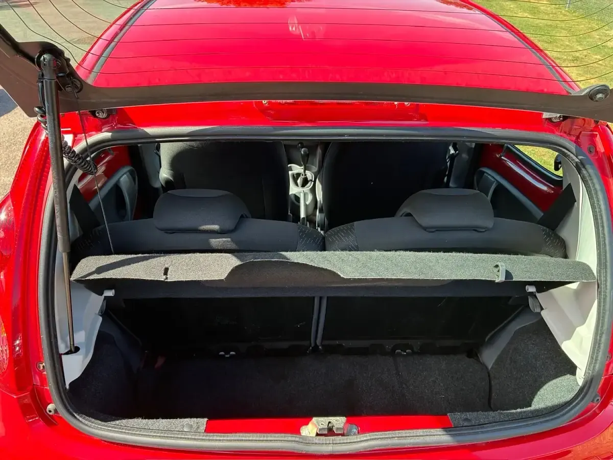 Used Peugeot 107 68 HP (50 kW) 2011 Red Hatchback