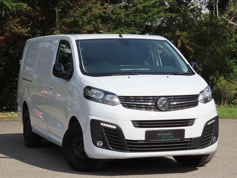 Used Vauxhall Vivaro S 145 HP (106 kW) 2023 White MPV