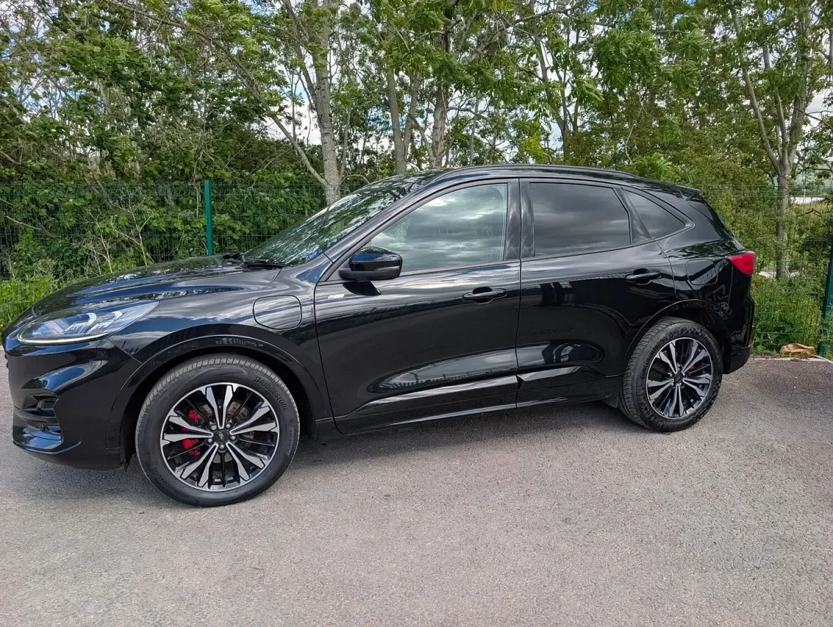 Begagnad Ford Kuga ST-Line X 225 HK (165 kW) 2023 Svart SUV