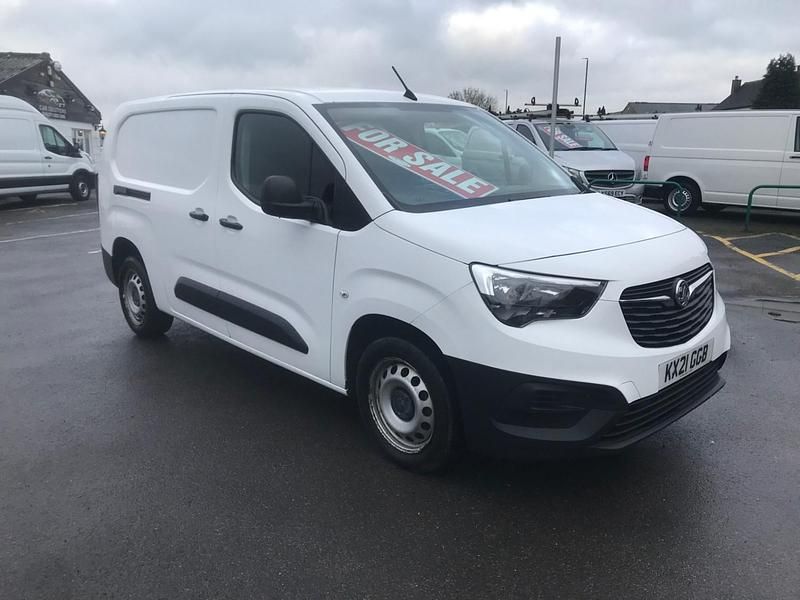 Used Vauxhall Combo Edition 100 HP (73 kW) 2021 White Van