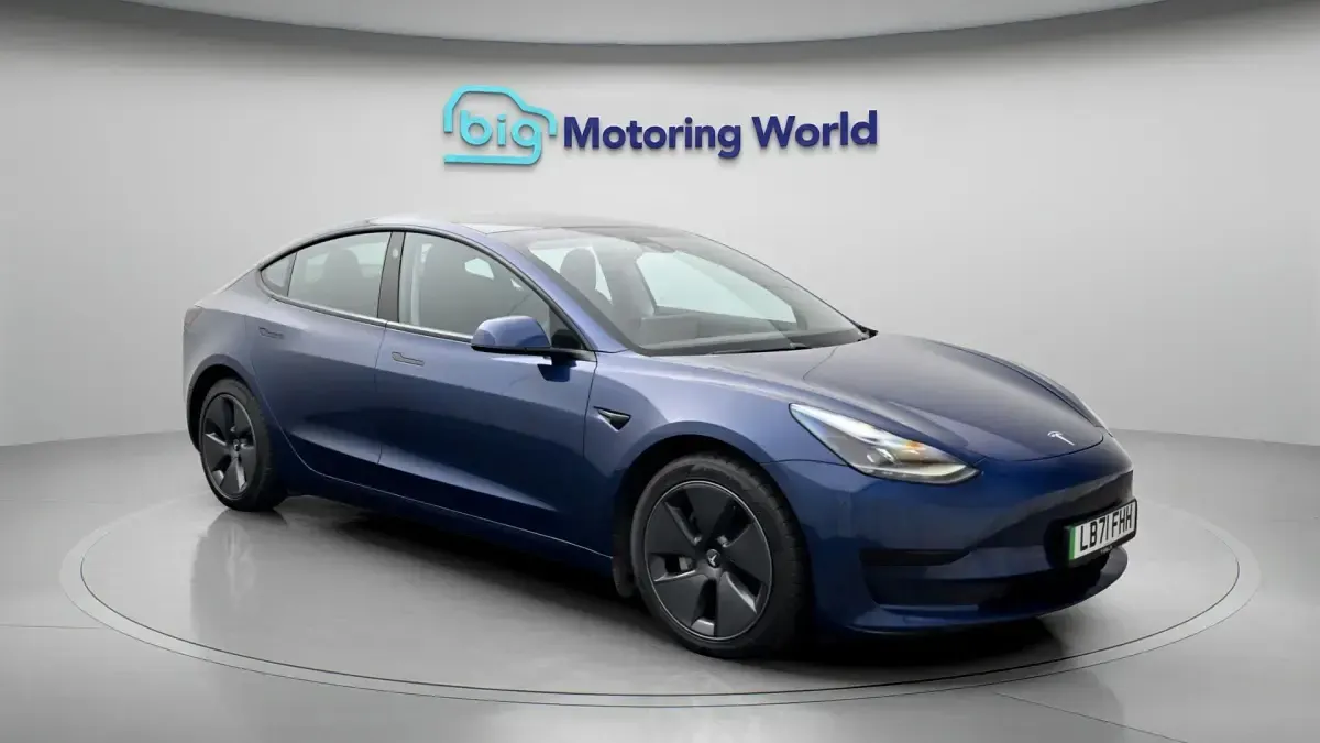 Używany Tesla Model 3 Standard Range Plus 222 kW (302 KM) 2021 Sedan/Limuzyna