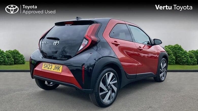 Used Toyota Aygo X 72 HP (52 kW) 2023 Red SUV