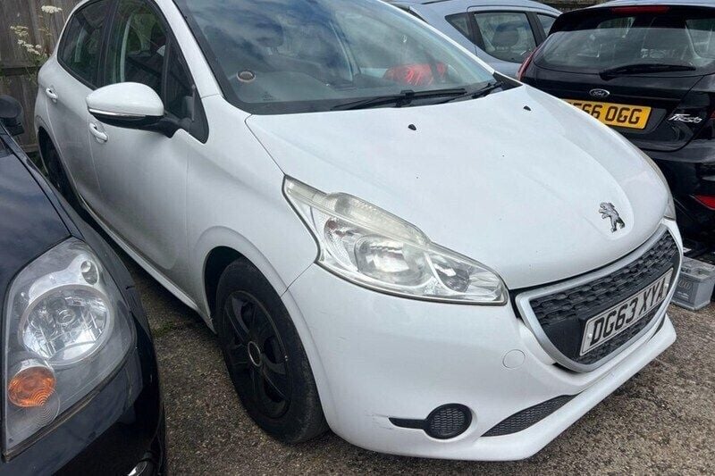 White Used 2013 Peugeot 208 Access Hatchback | £2,995 (Fair price) - Image 1/1