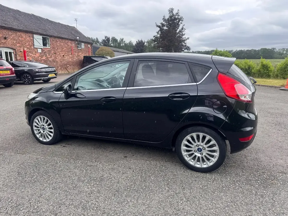 Used Ford Fiesta 96 HP (70 kW) 2010 Black Hatchback