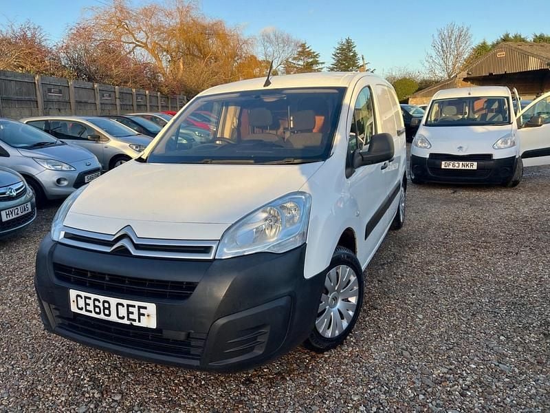 White Used 2018 Citroën Berlingo MPV | £3,999 (Good price) - Image 1/4