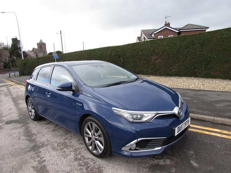 Used Toyota Auris Hybrid 2017 Blue Hatchback