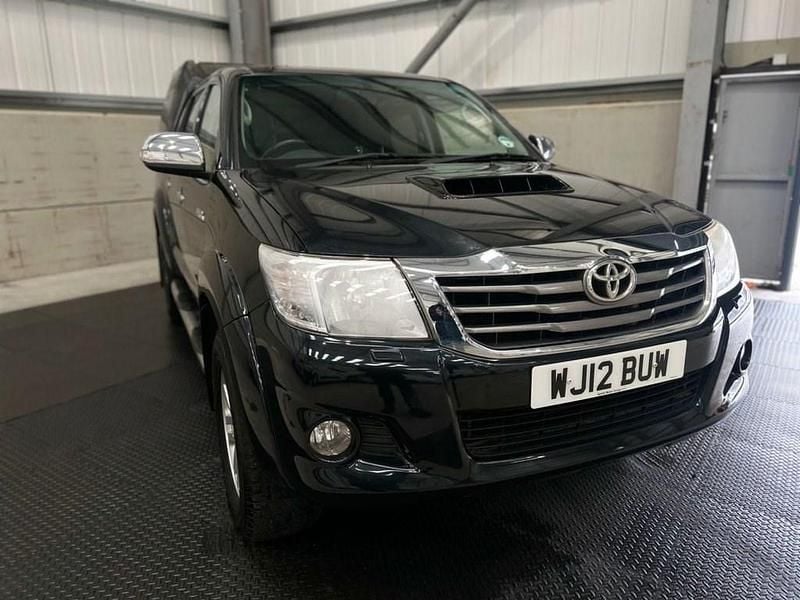 Used Toyota HiLux 171 HP (125 kW) 2012 Black Pickup