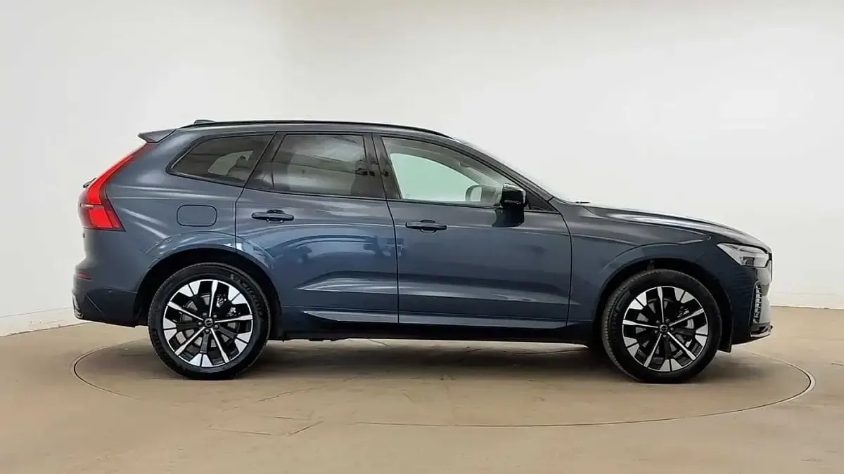 Used Volvo XC60 Plus 250 HP (183 kW) 2025 Blue SUV