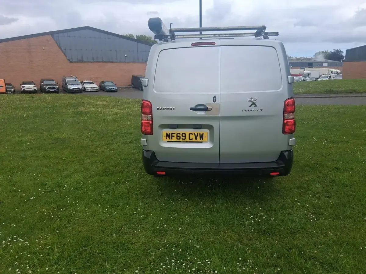 Used Peugeot Expert 120 HP (88 kW) 2019 Silver Van