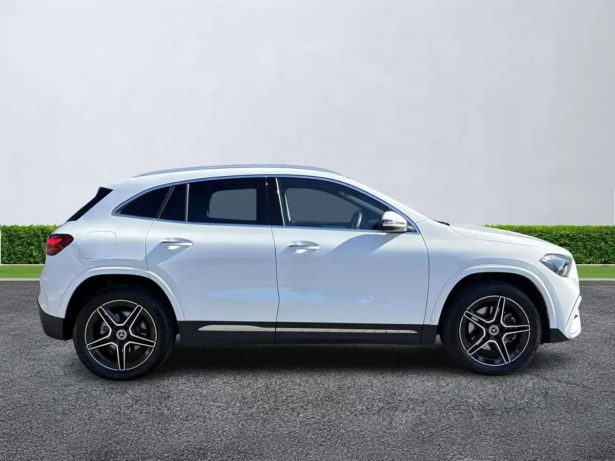 Used Mercedes GLA250 Executive 2025 White SUV