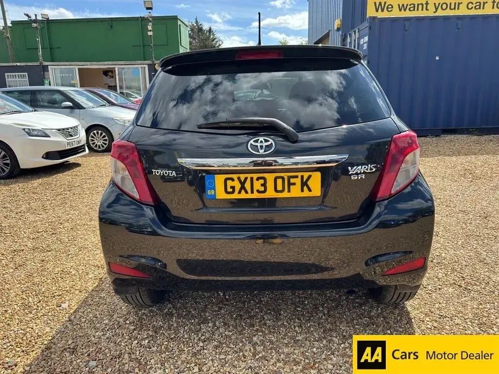 Used Toyota Yaris SR 101 HP (74 kW) 2013 Black Hatchback