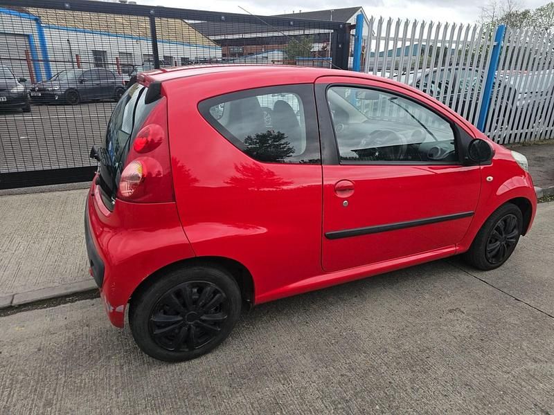Used Peugeot 107 68 HP (50 kW) 2007 Red Hatchback