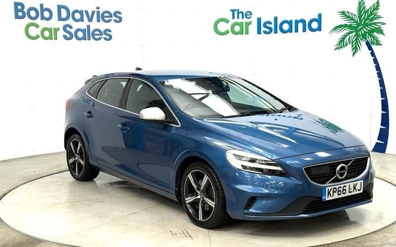 Used 2019 Volvo V40 R-Design Estate | £10,450 (Good price) - Image 1/4