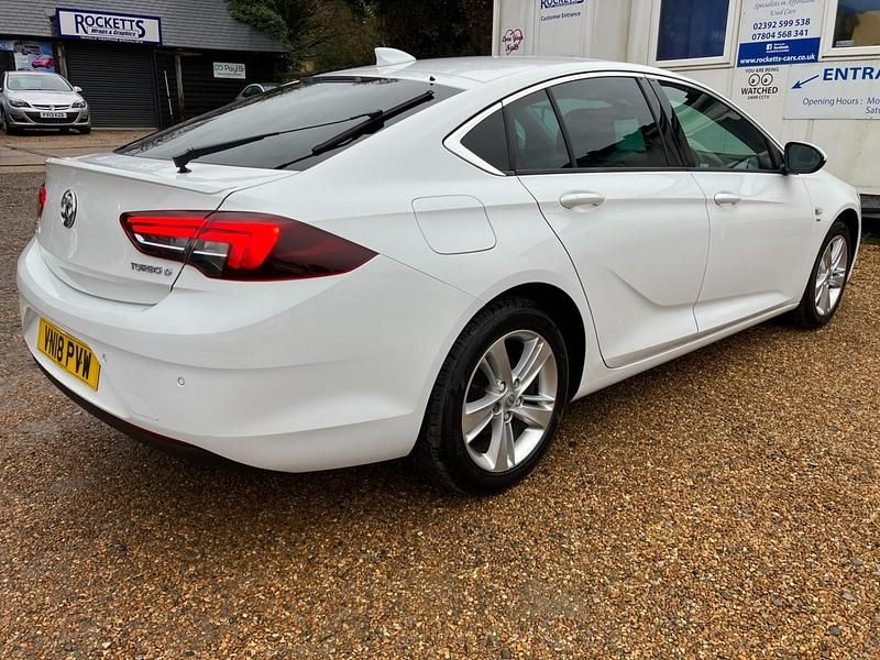 Used Vauxhall Insignia Family 2018 White Hatchback