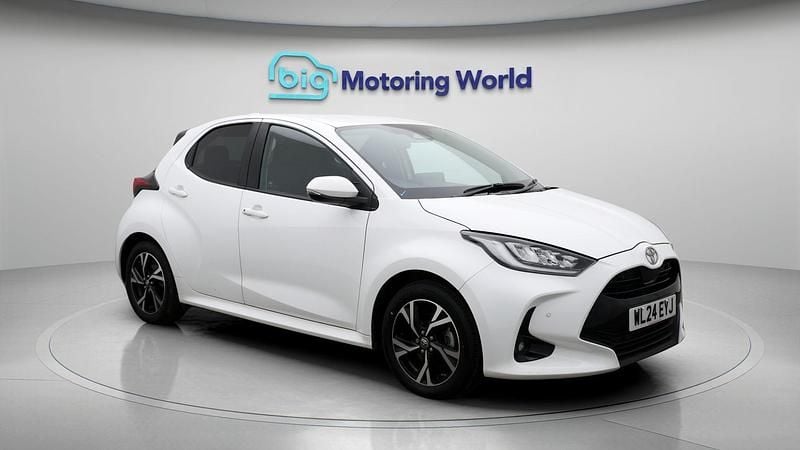 Used 2024 Toyota Yaris Hybrid Design | £17,900 (Fair price) - Image 1/4