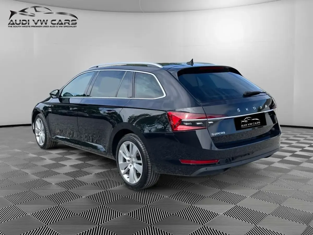Usado Skoda Superb SE L 150 HP (110 kW) 2022 Preto Carrinha