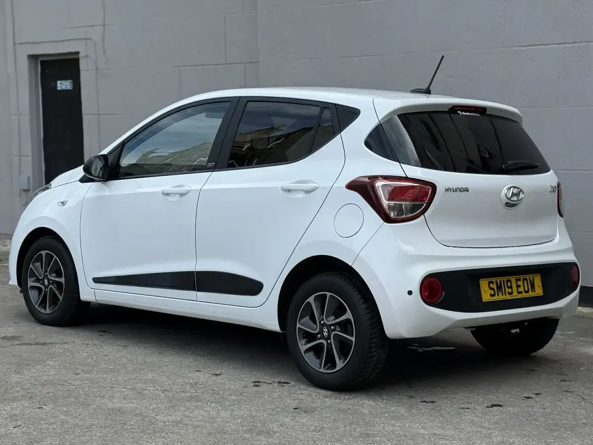 Used Hyundai i10 GO! 100 HP (73 kW) 2019 White Hatchback