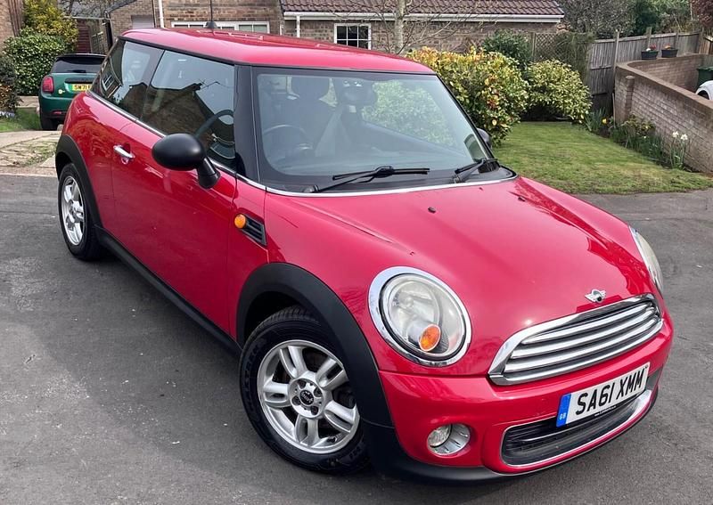 Used Mini ONE Hatch 98 HP (72 kW) 2011 Red Hatchback