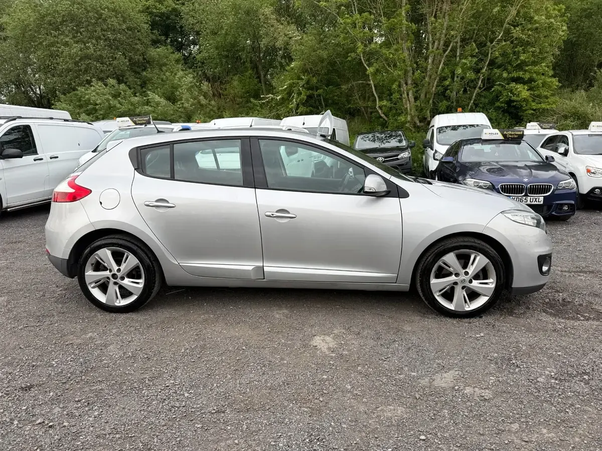 Used Renault Mégane Dynamique 110 HP (80 kW) 2013 Silver Hatchback