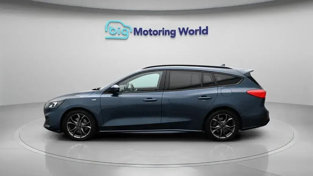 Used Ford Focus ST-Line 120 HP (88 kW) 2020 Blue Estate
