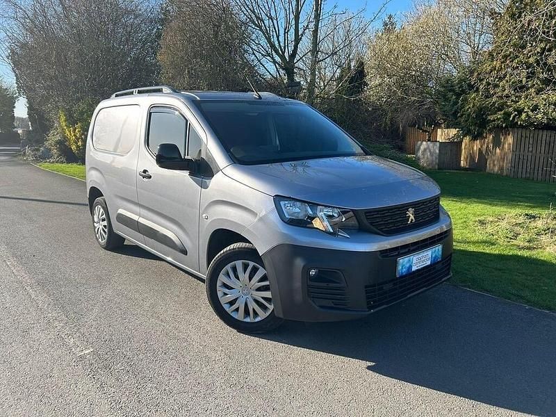 Used Peugeot Partner 131 HP (96 kW) 2022 Grey MPV
