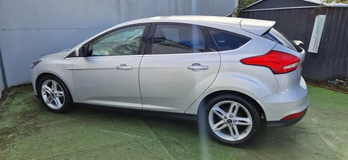 Używany Ford Focus Titanium 125 KM (91 kW) 2015 Srebrny Hatchback