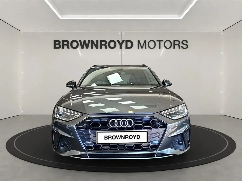 Begagnad Audi A4 S-Line 150 HK (110 kW) 2019 Grå Kombi