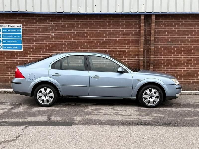 Used Ford Mondeo Zetec 2004 Blue Hatchback