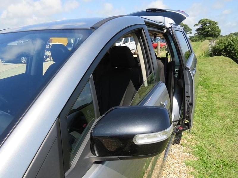 Usado Mazda 5 Edition 115 HP (84 kW) 2013 Prateado Monovolume
