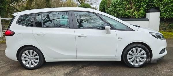 Used Vauxhall Zafira SRi 134 HP (98 kW) 2017 White MPV