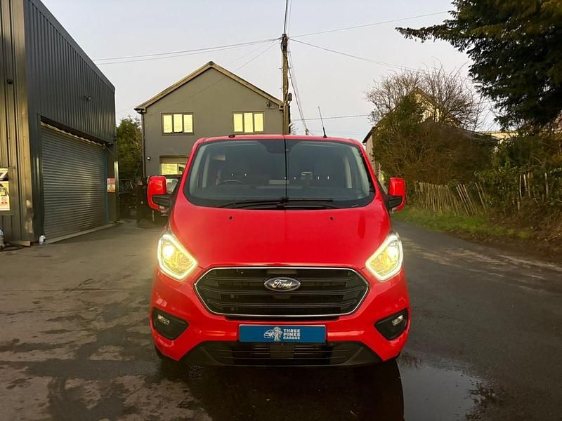 Used Ford Transit Custom Limited 130 HP (95 kW) 2018 Red Van