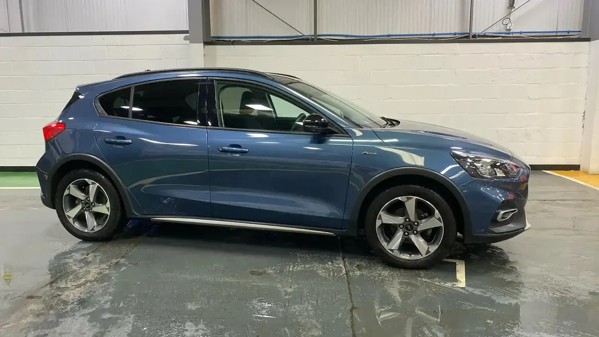 Used Ford Focus Active 155 HP (114 kW) 2022 Blue Hatchback