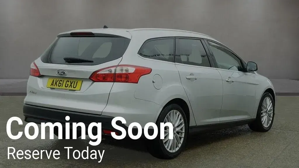 Begagnad Ford Focus Zetec 125 HK (91 kW) 2011 Silver Kombi