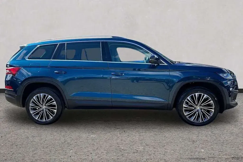 Used Skoda Kodiaq SE L Executive 150 HP (110 kW) 2023 Petrol blue metallic SUV