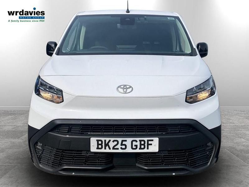 Used Toyota Proace 120 HP (88 kW) 2025 White MPV