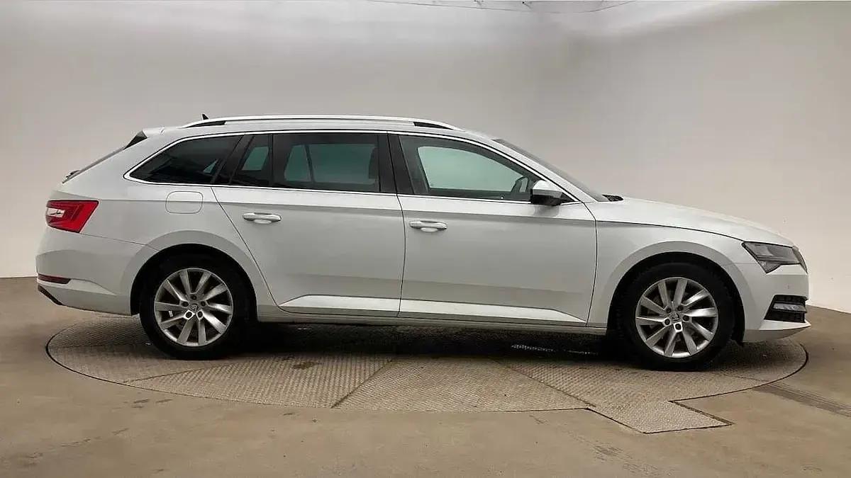 Used Skoda Superb SE Technology 160 HP (117 kW) 2024 Moon white metallic Estate