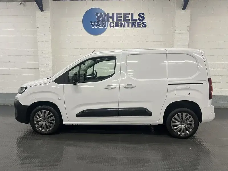 Usado Citroën Berlingo 100 HP (73 kW) 2024 Branco Monovolume
