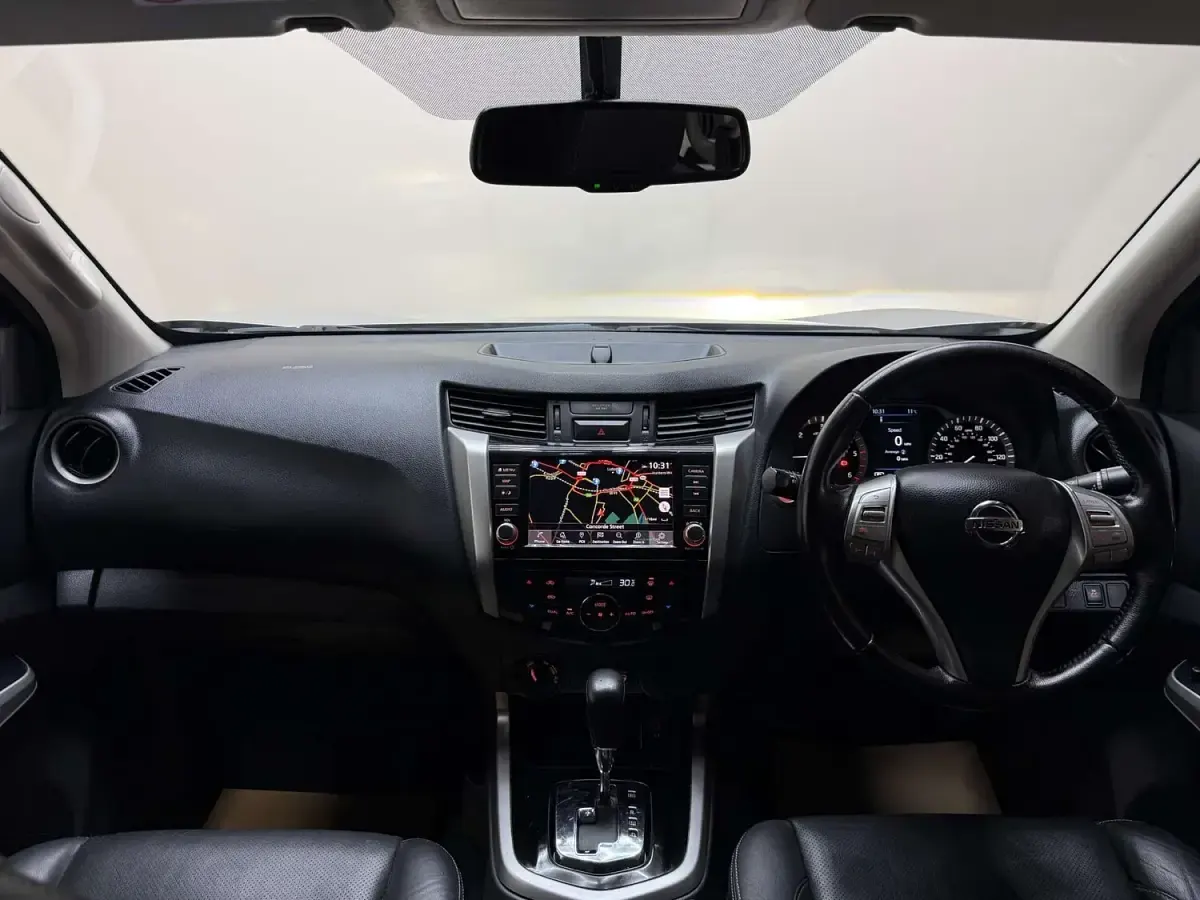 Used Nissan Navara Tekna 190 HP (139 kW) 2019 Silver Pickup