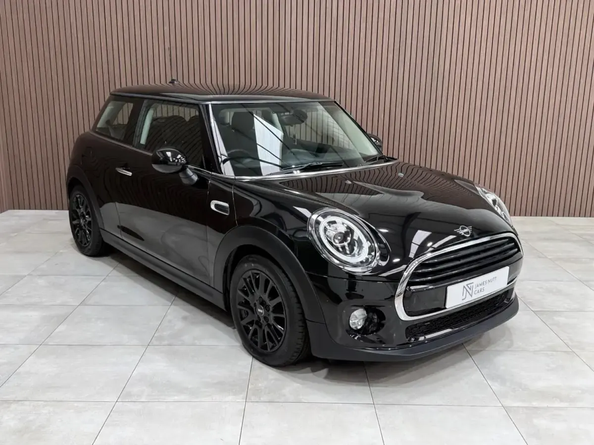 Begagnad Mini Cooper Hatch 2018 Svart Halvkombi